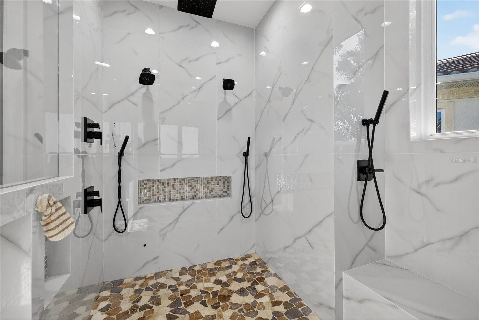 TB8459298 Property Photo