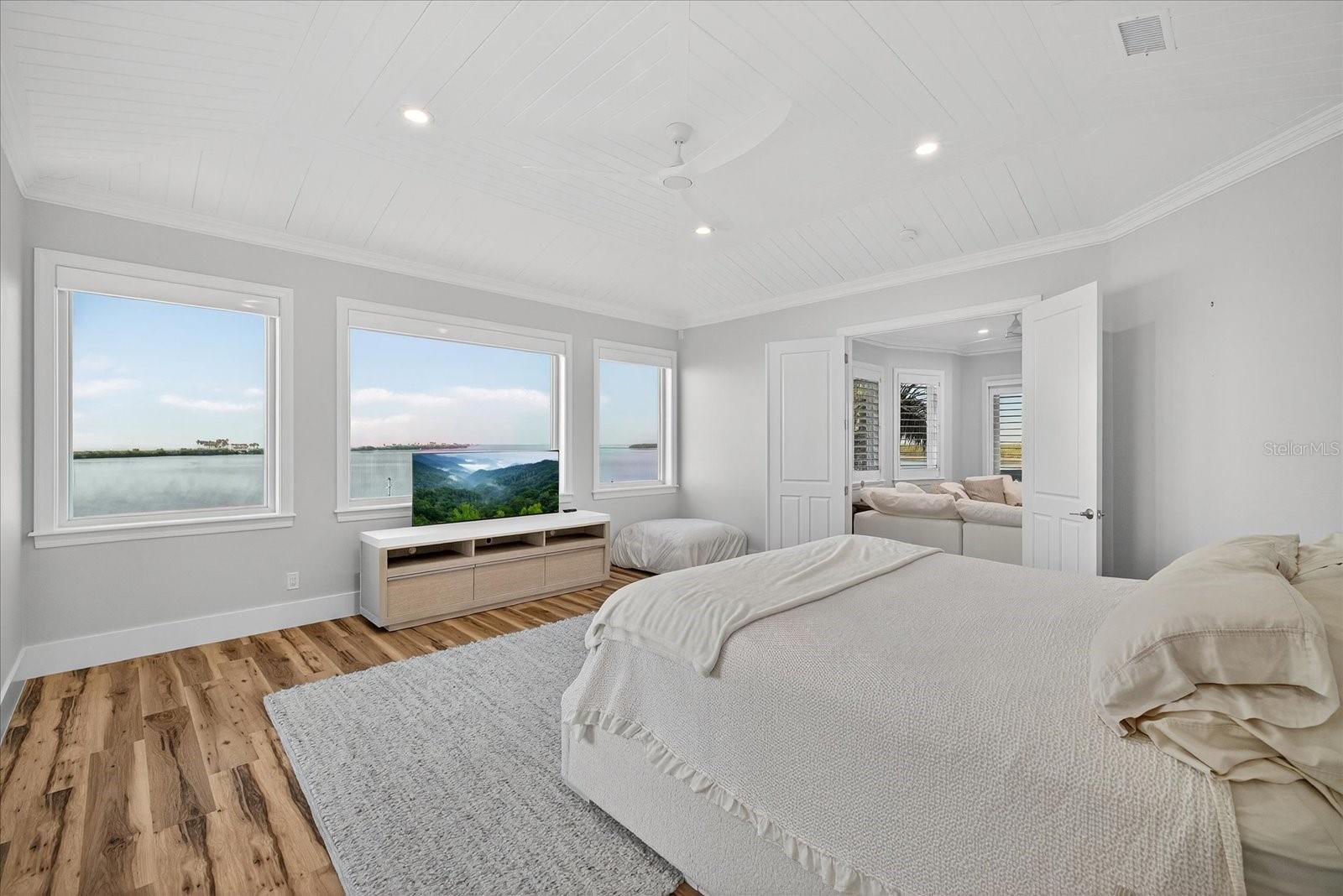 TB8459298 Property Photo