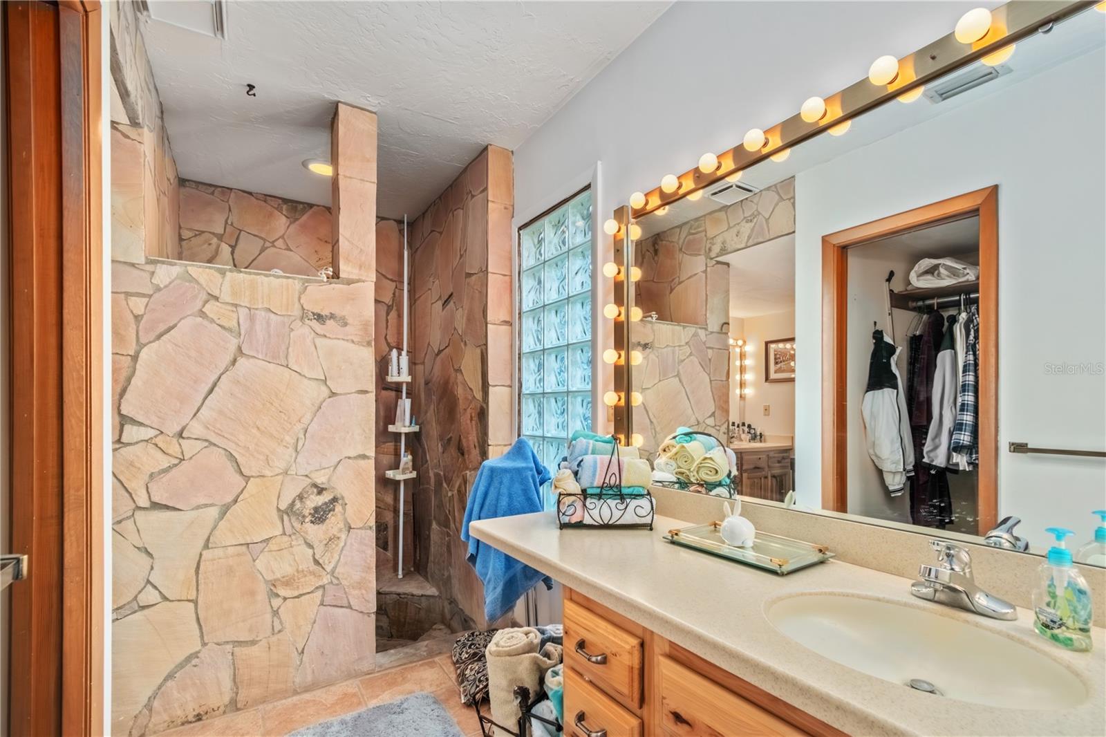 OM715665 Property Photo