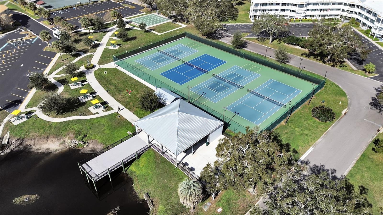 W7881672 Property Photo