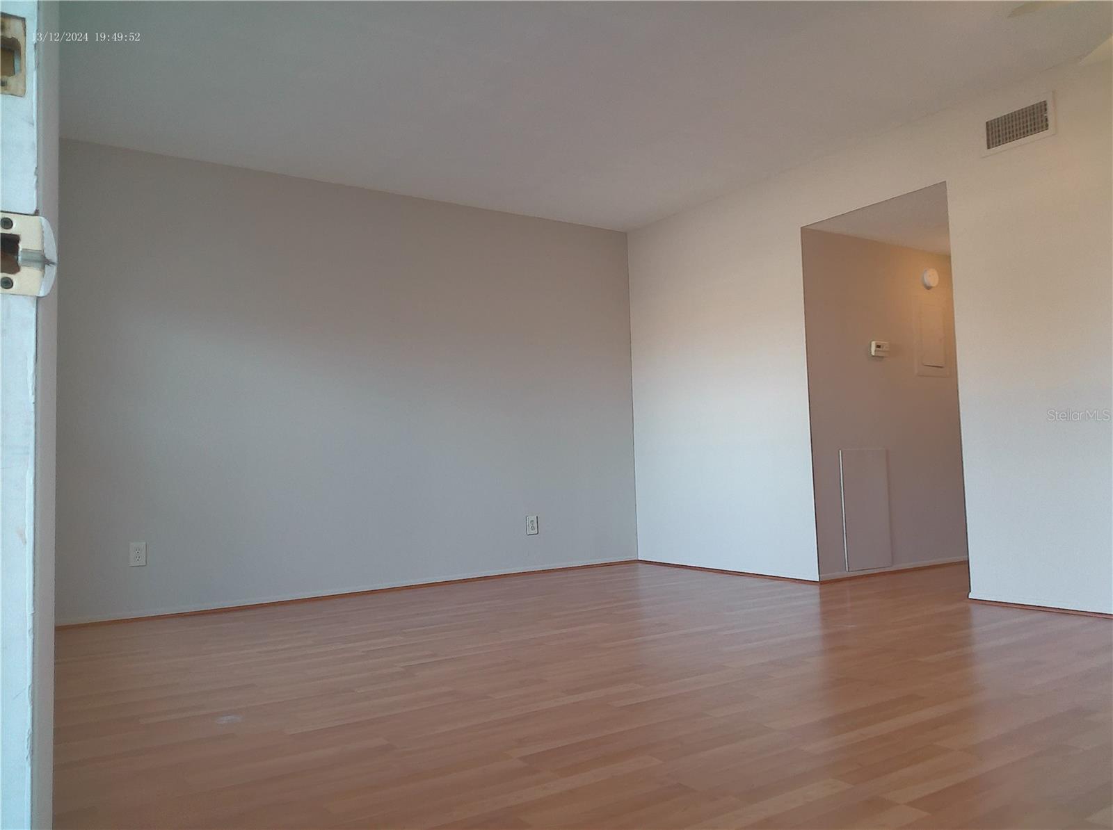 W7881672 Property Photo