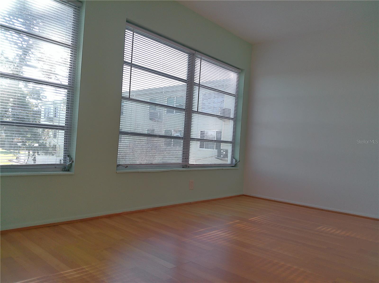 W7881672 Property Photo