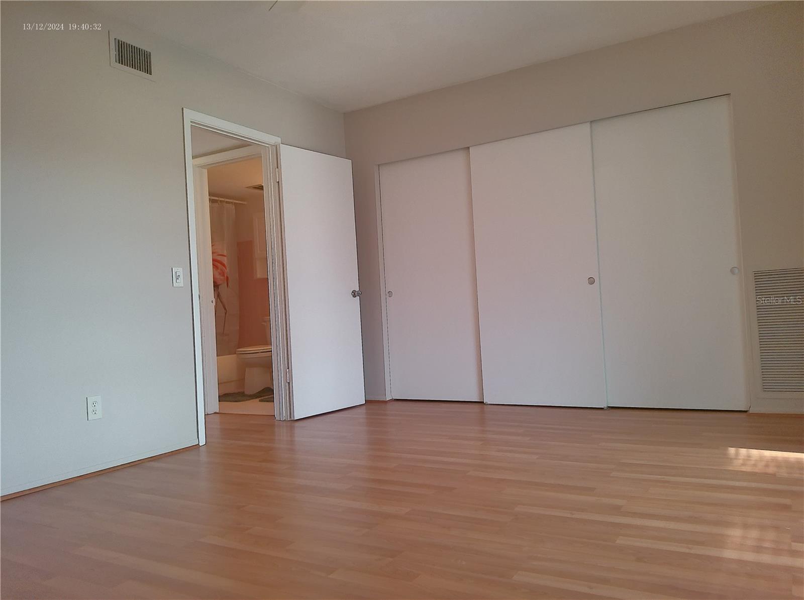 W7881672 Property Photo