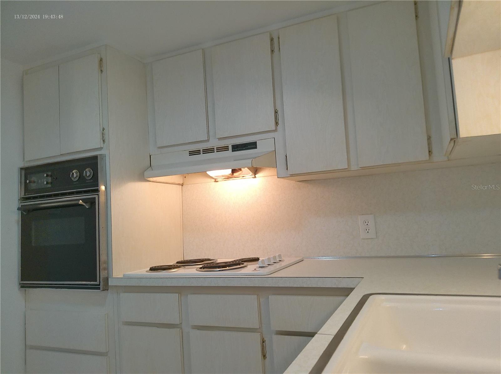 W7881672 Property Photo