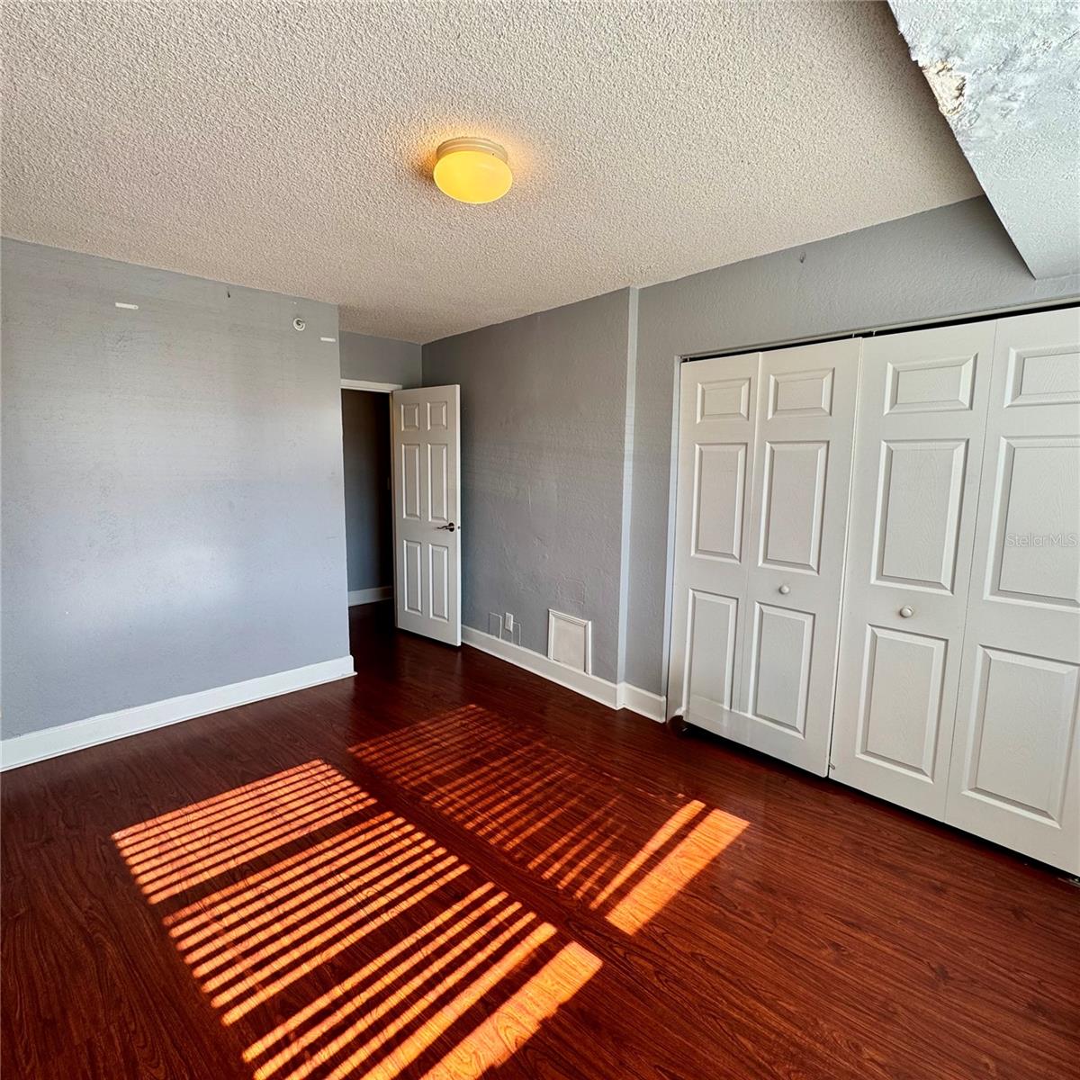 TB8459361 Property Photo