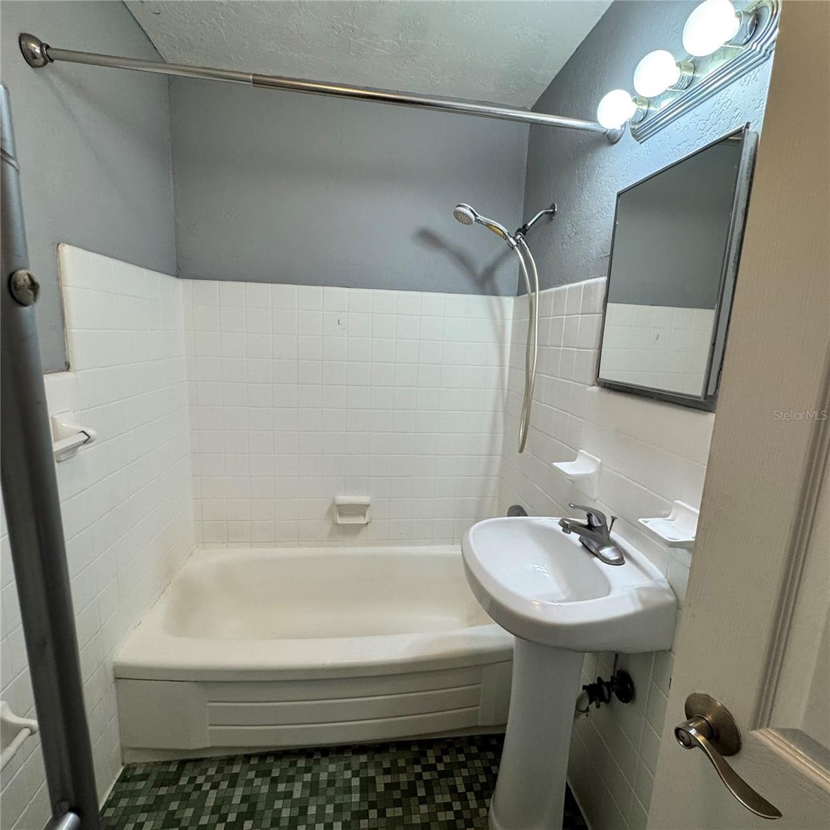 TB8459361 Property Photo