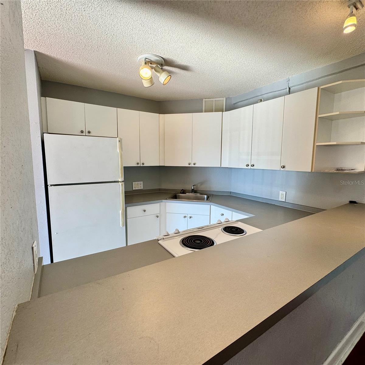 TB8459361 Property Photo