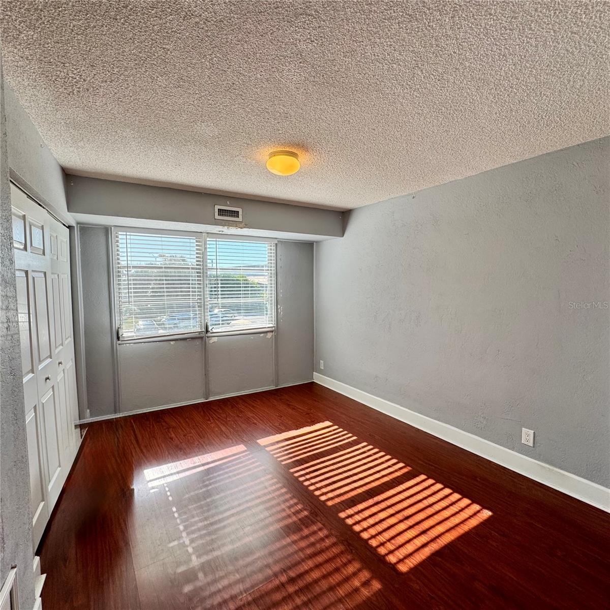 TB8459361 Property Photo