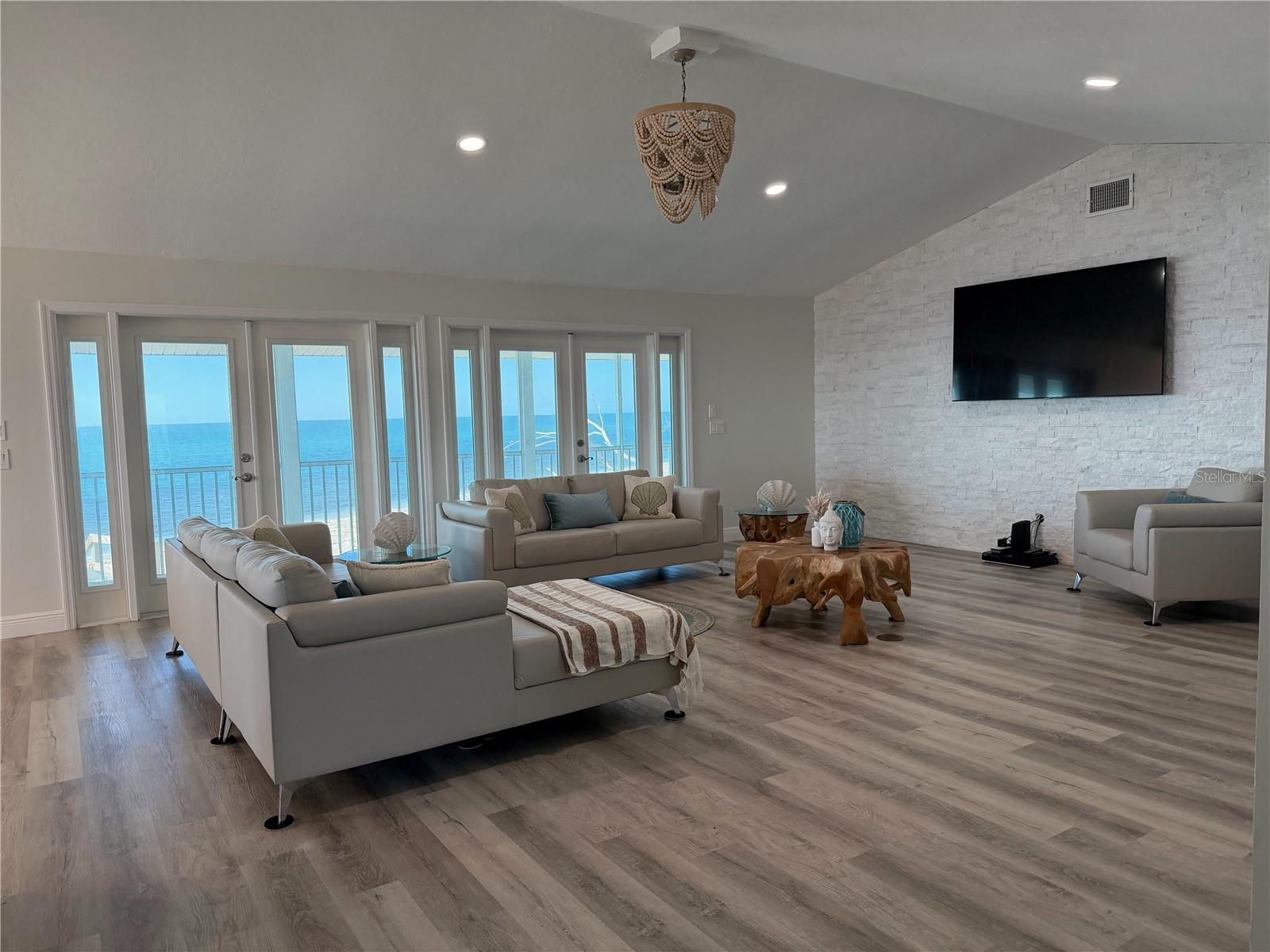 N6142094 Property Photo