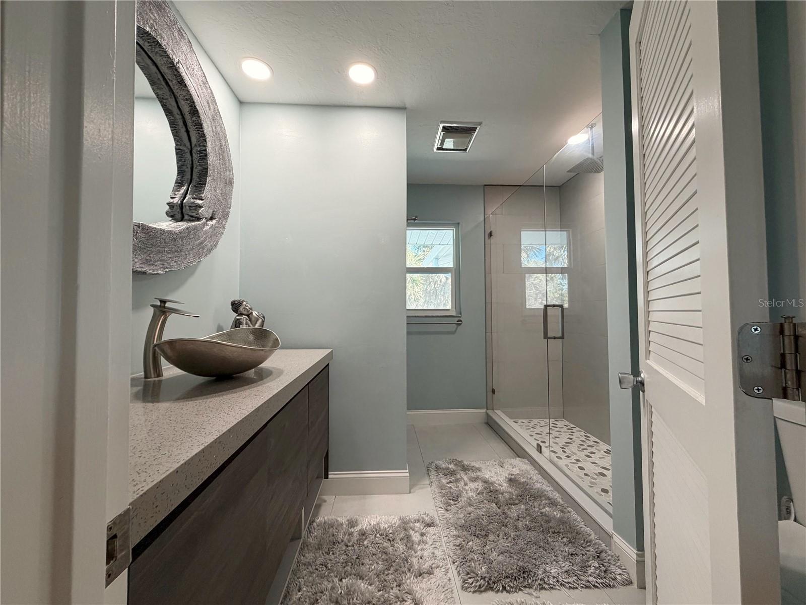 N6142094 Property Photo