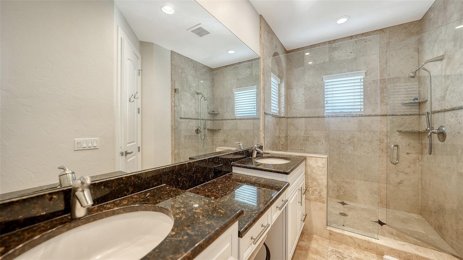 A4676402 Property Photo