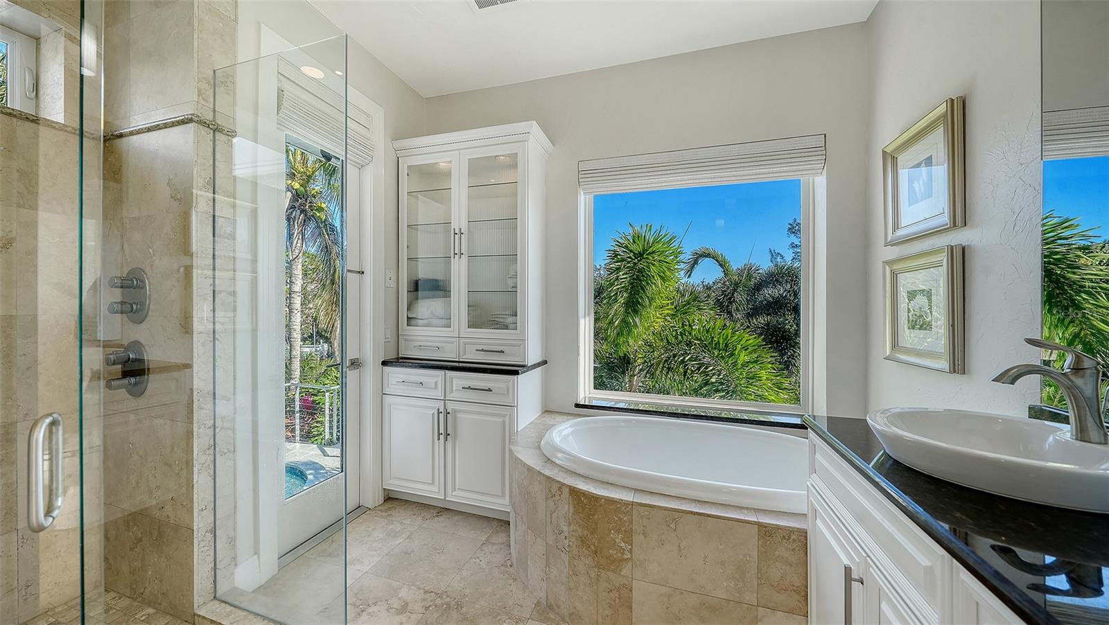 A4676402 Property Photo