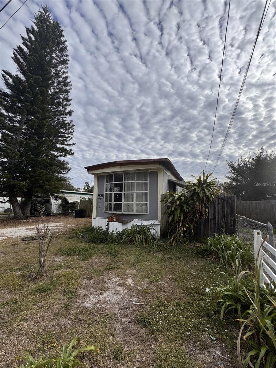 W7881682 Property Photo