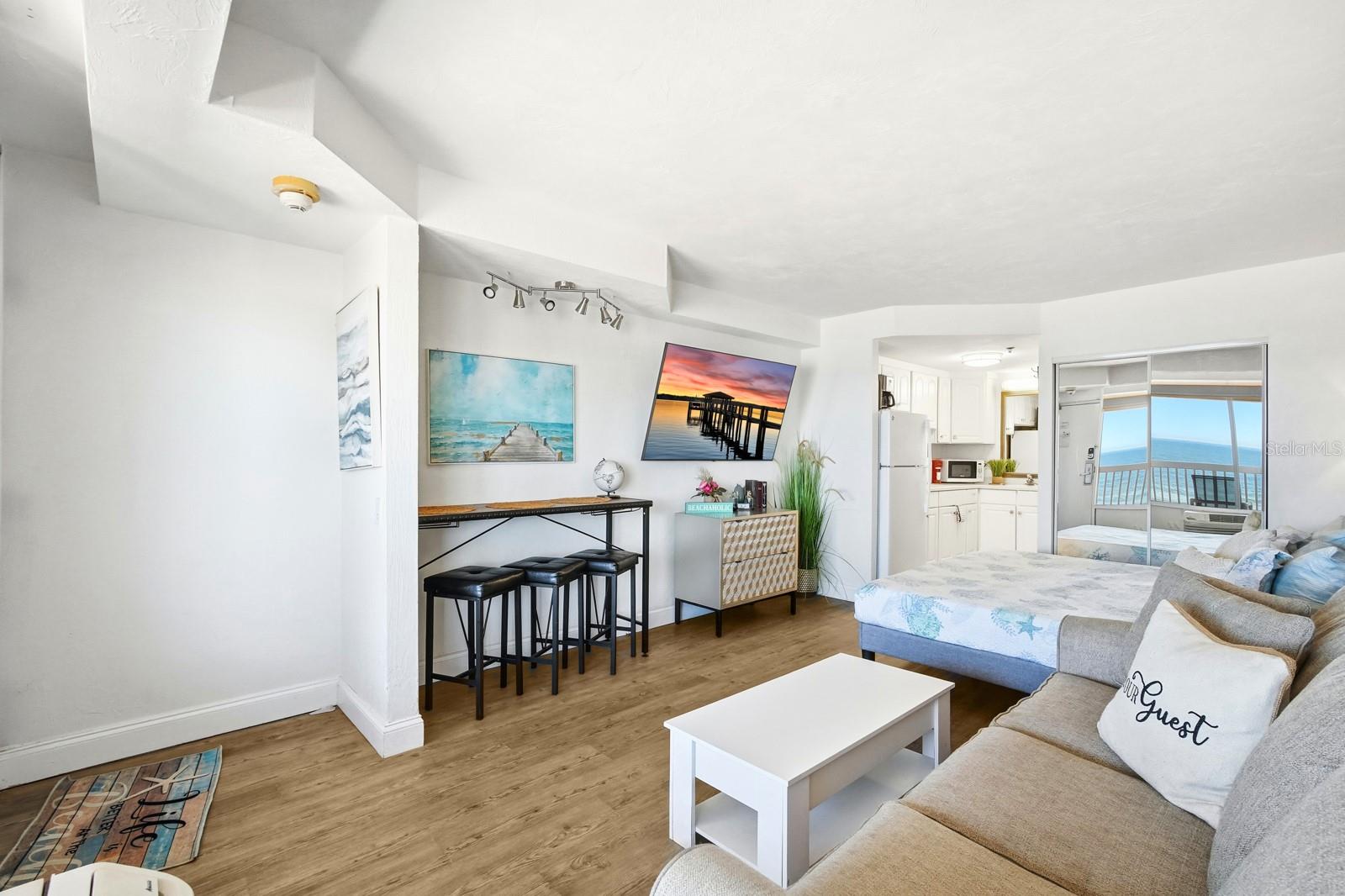 V4946458 Property Photo