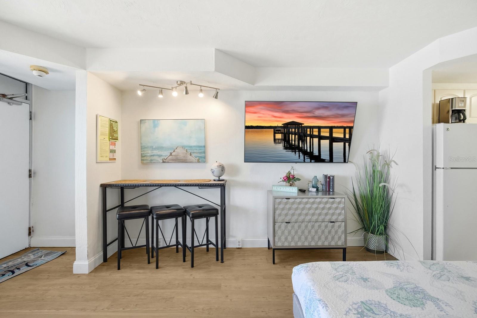 V4946458 Property Photo