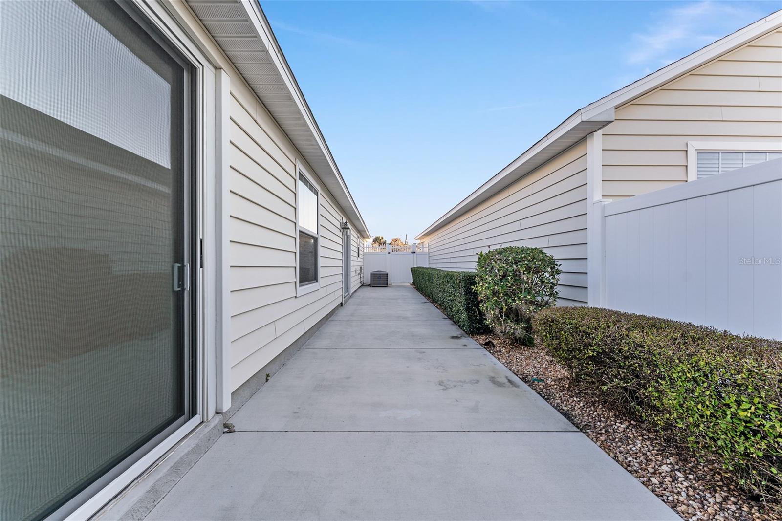 1131 SOUTHERN SUN DR, THE VILLAGES, FL, 32162