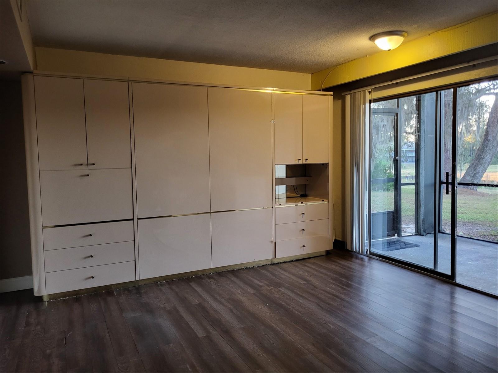 P4937375 Property Photo