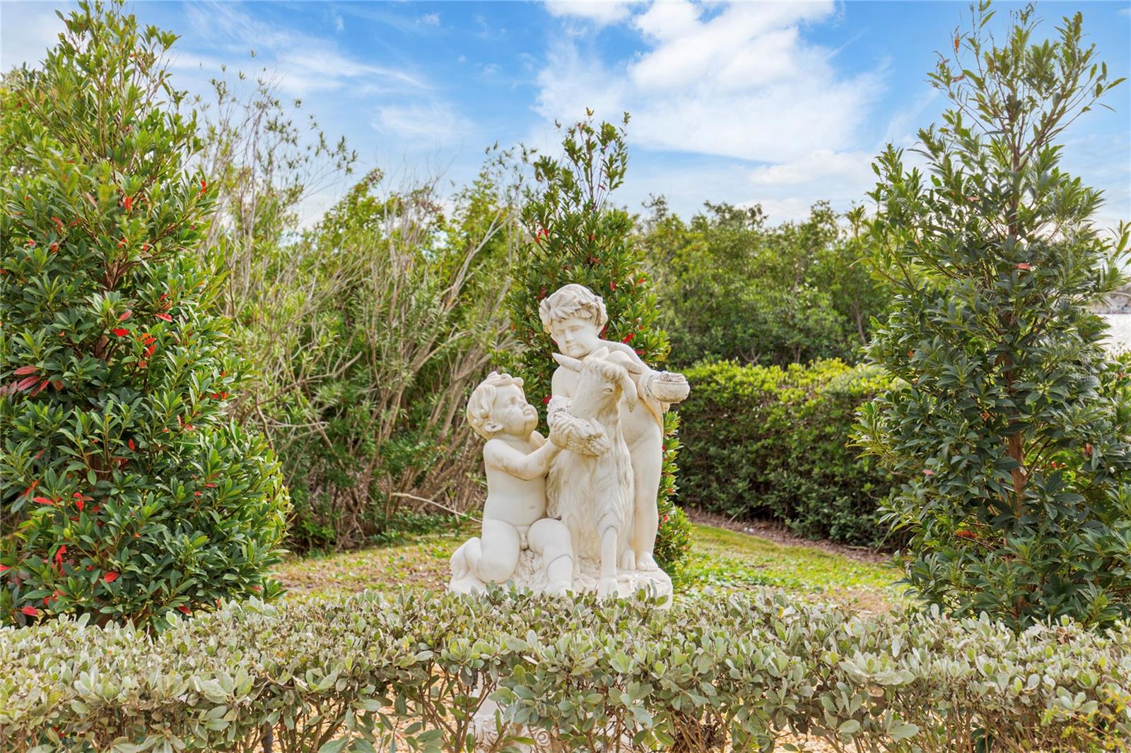 TB8459525 Property Photo