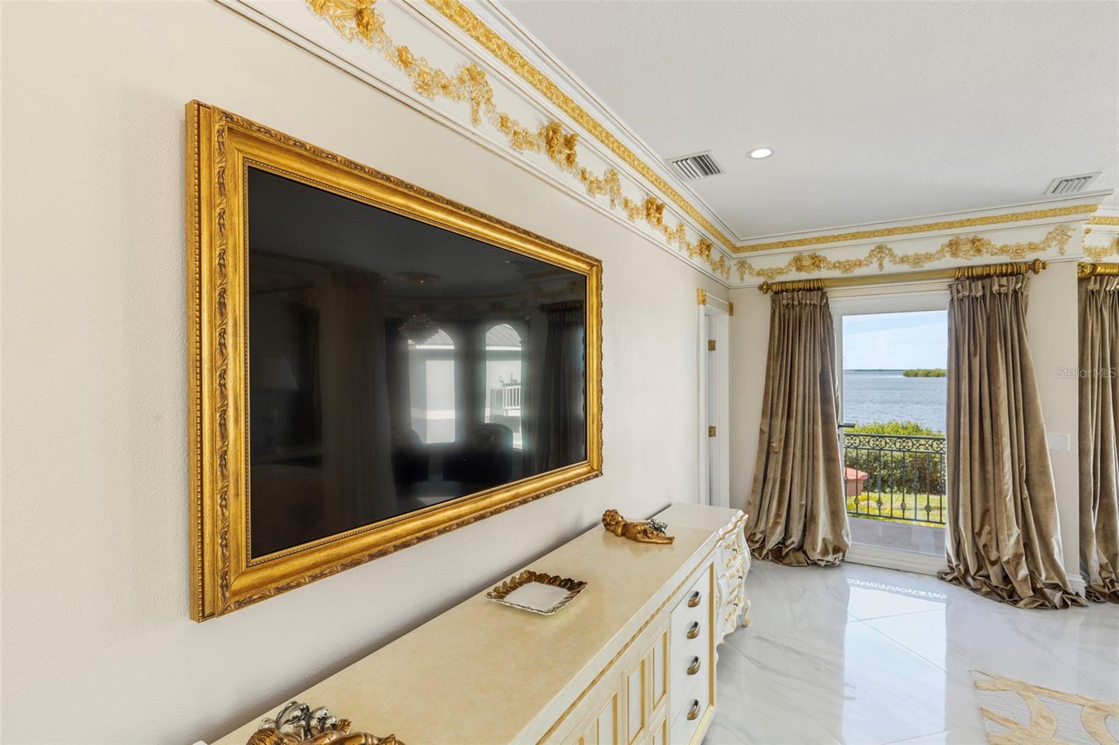 TB8459525 Property Photo