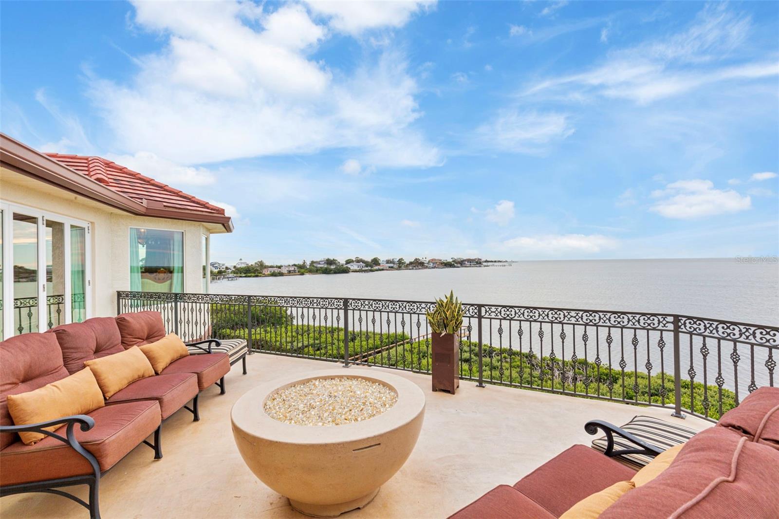 TB8459525 Property Photo