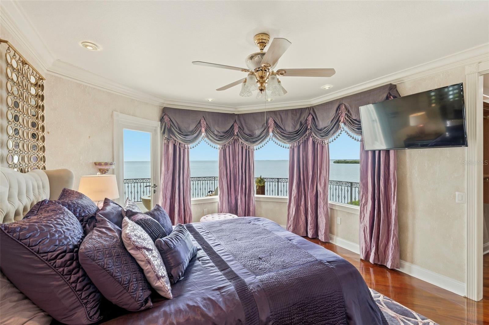 TB8459525 Property Photo