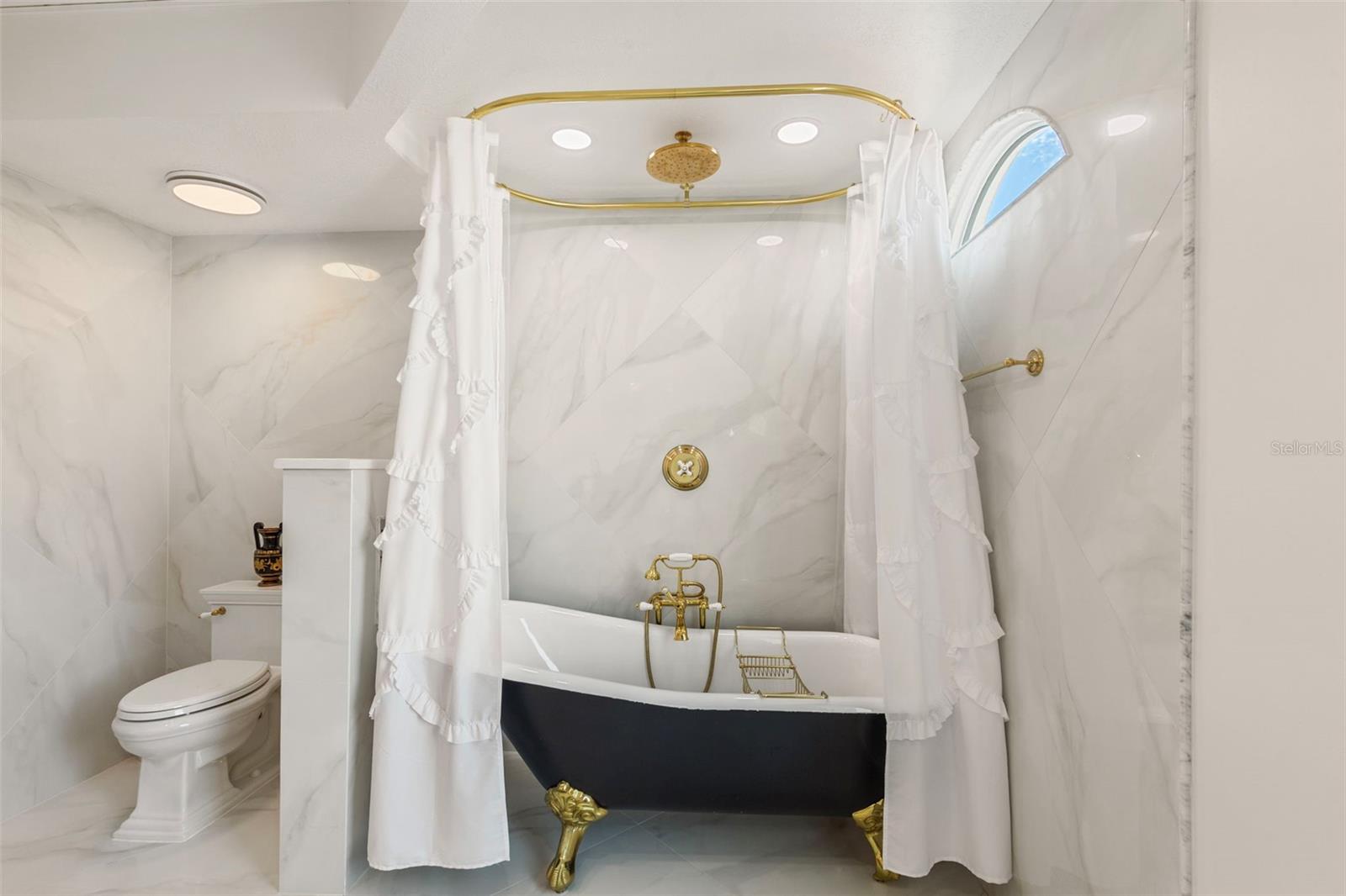 TB8459525 Property Photo