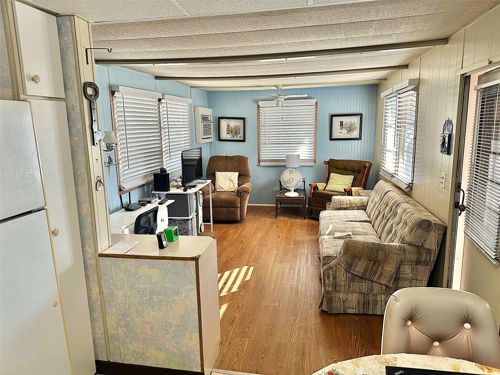 TB8459537 Property Photo