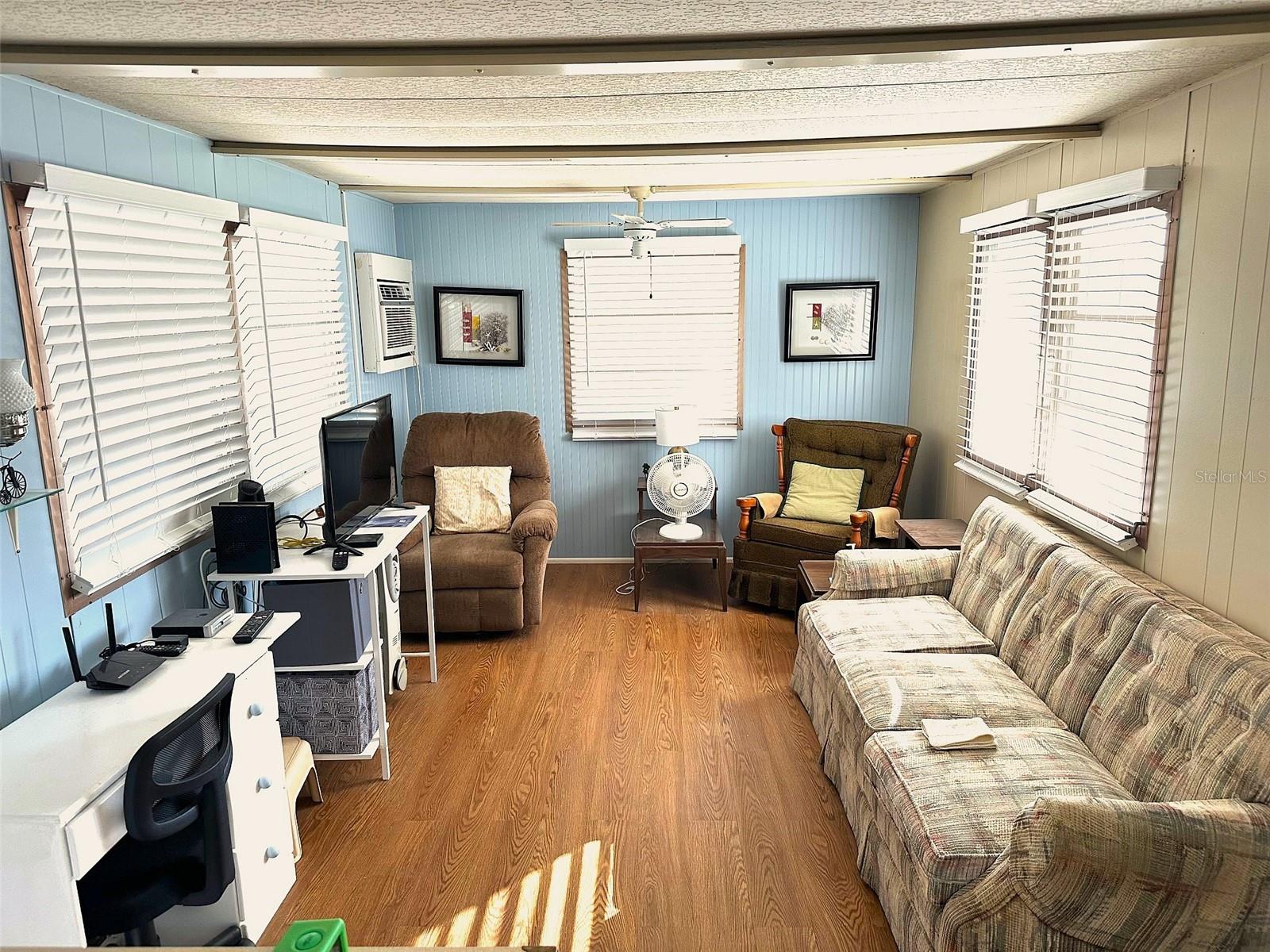 TB8459537 Property Photo