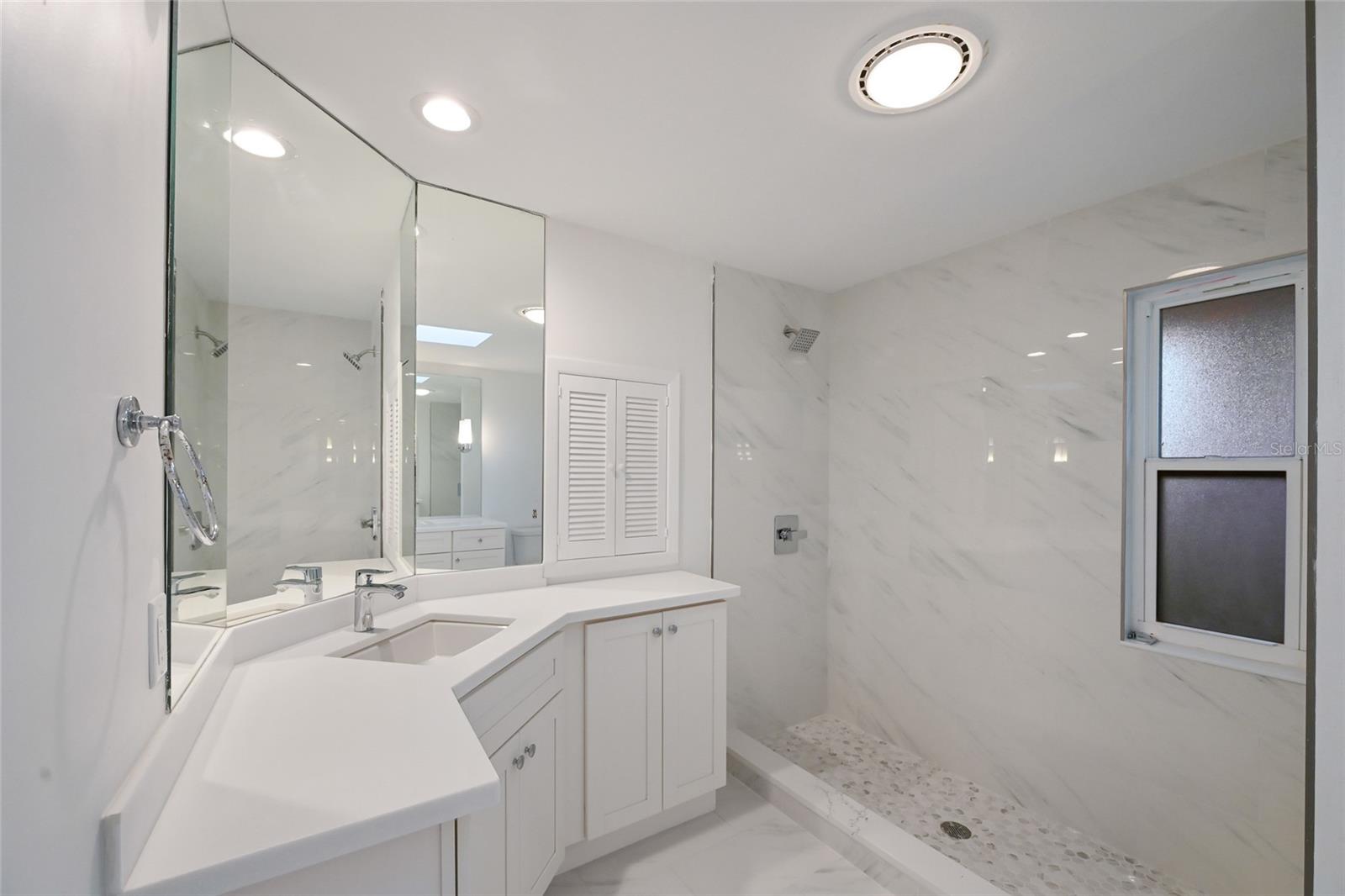 A4676472 Property Photo