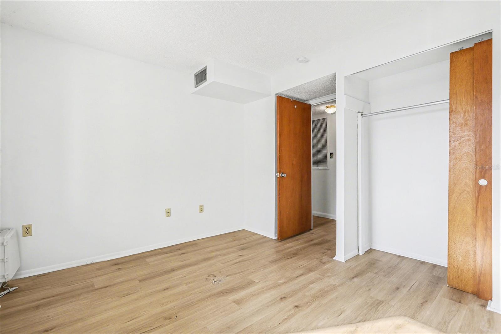 A4676497 Property Photo