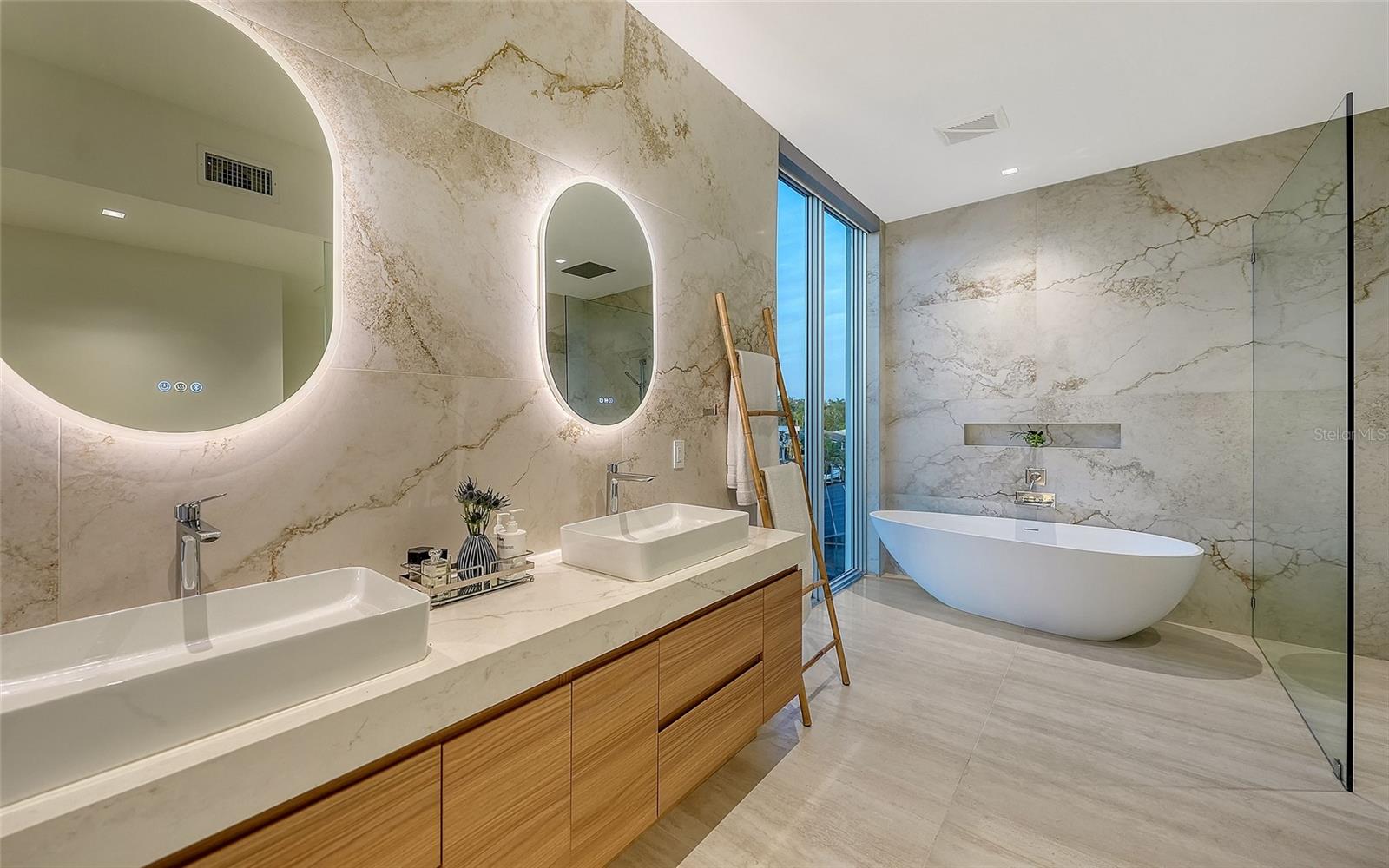 A4676504 Property Photo