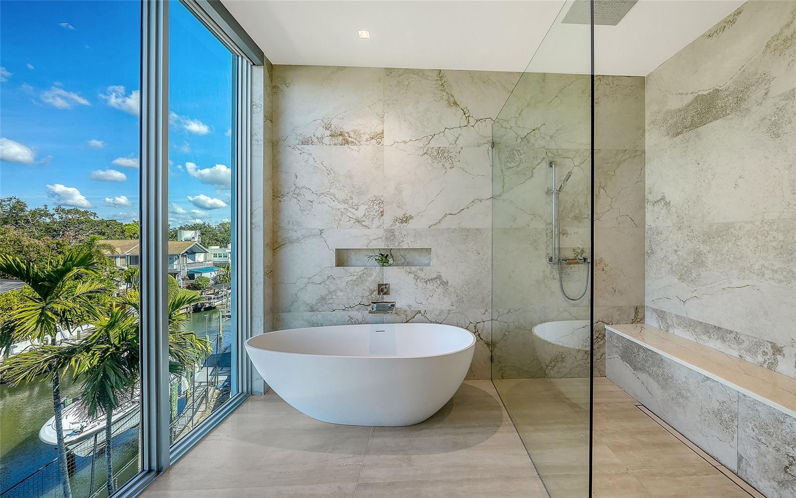 A4676504 Property Photo