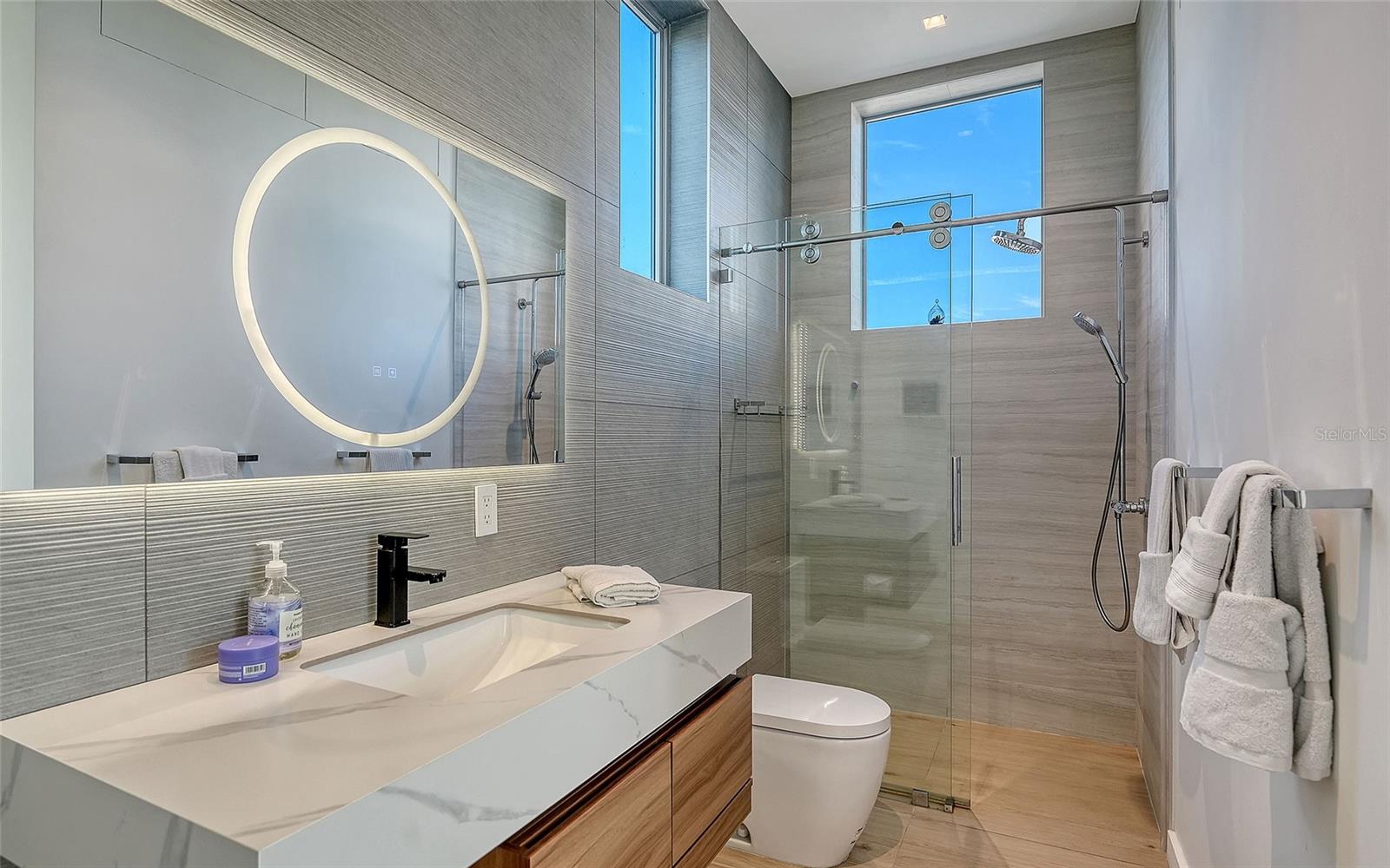 A4676504 Property Photo