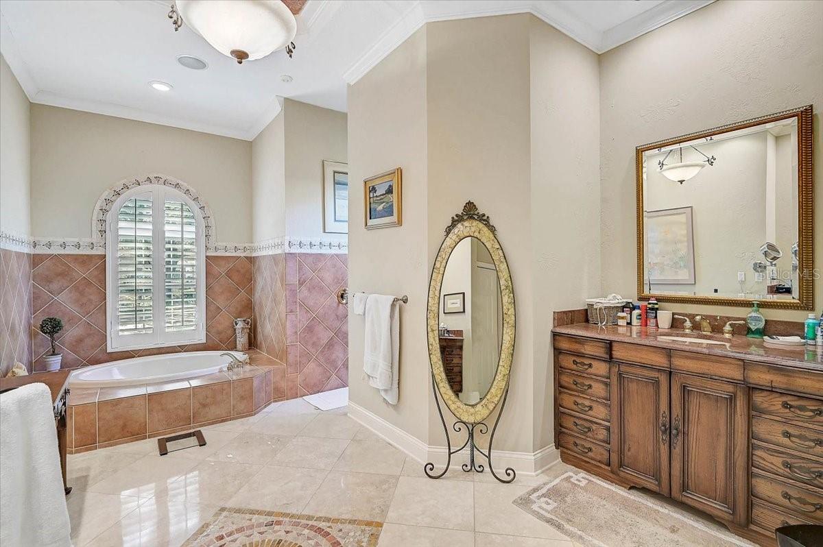 A4676505 Property Photo