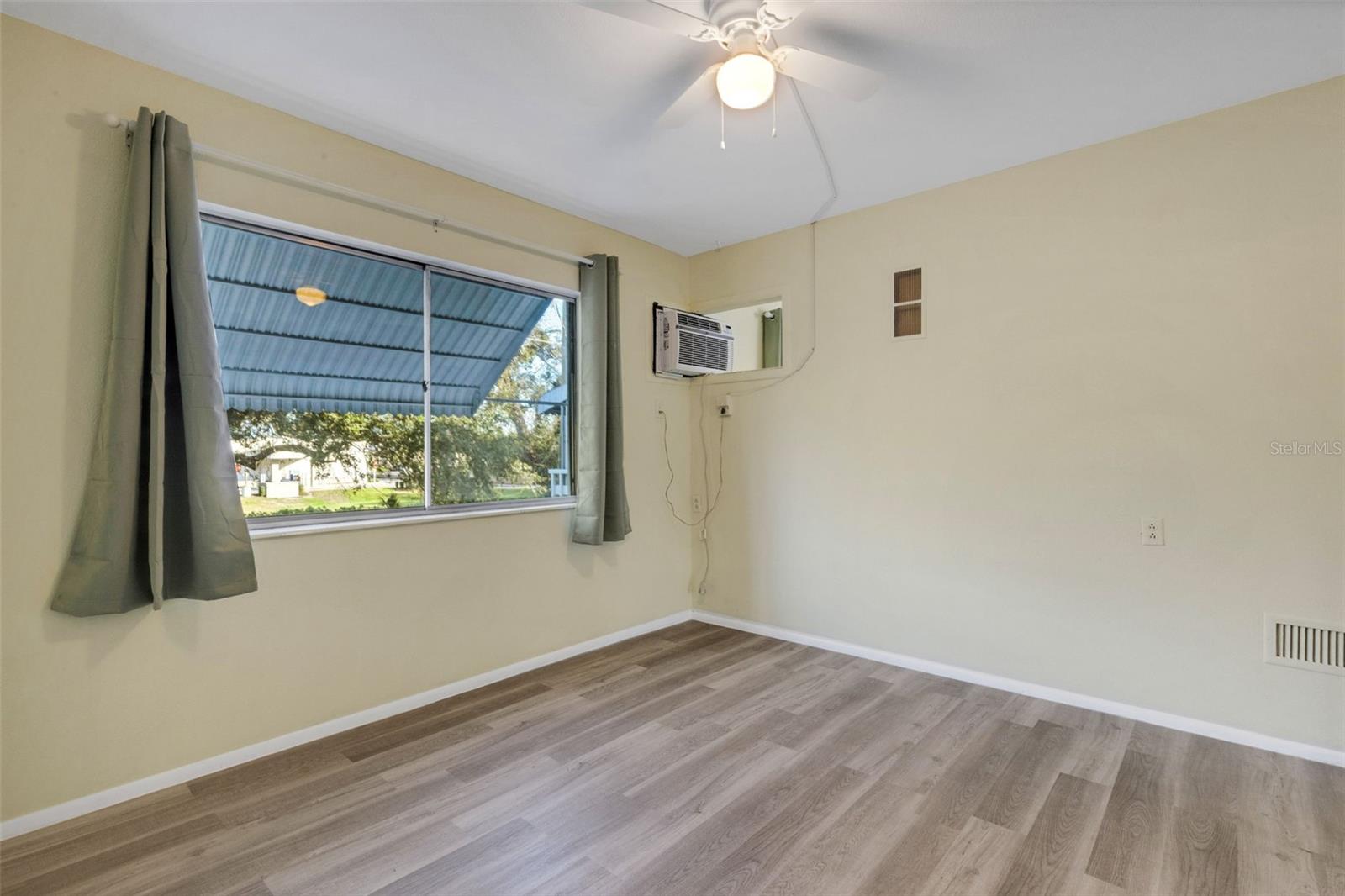 A4676520 Property Photo