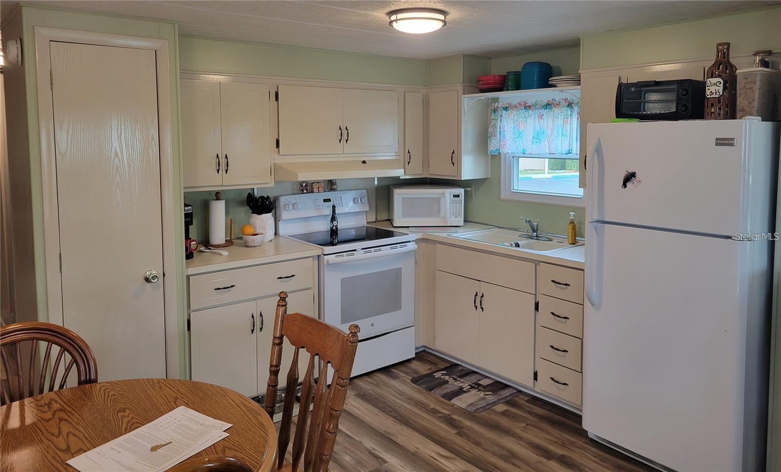 A4676557 Property Photo