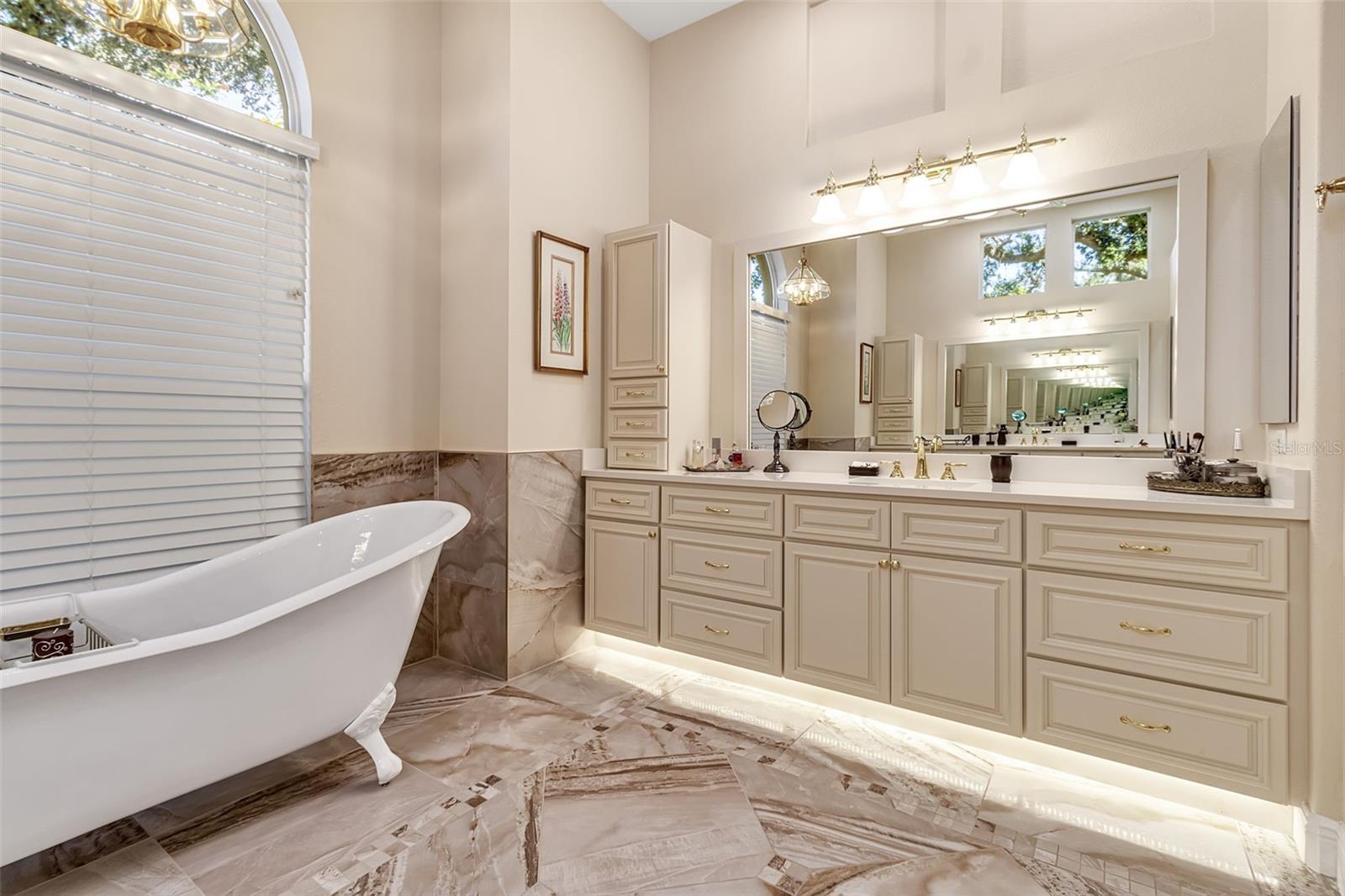 A4676567 Property Photo