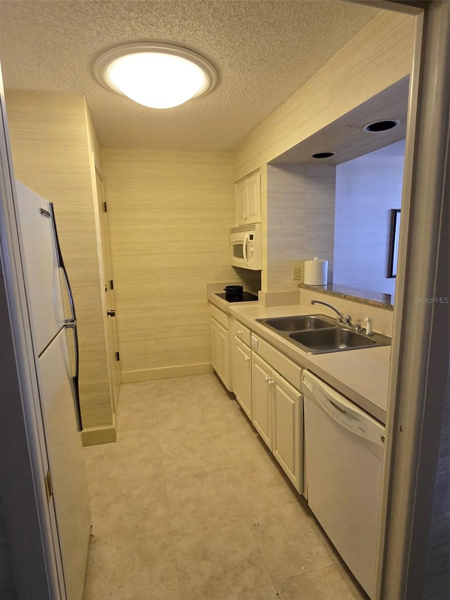 TB8459937 Property Photo