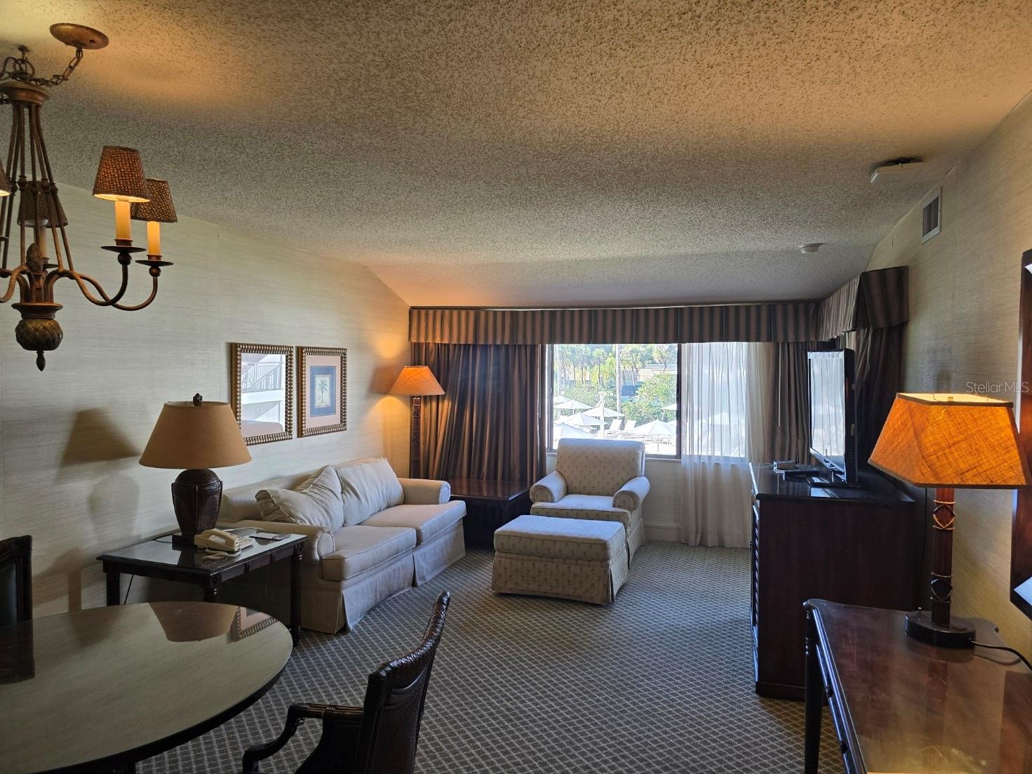 TB8459937 Property Photo