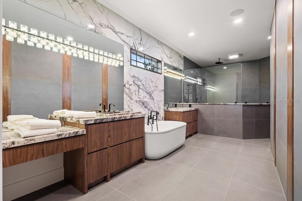 O6370294 Property Photo