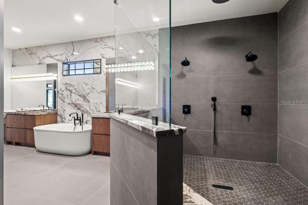 O6370294 Property Photo