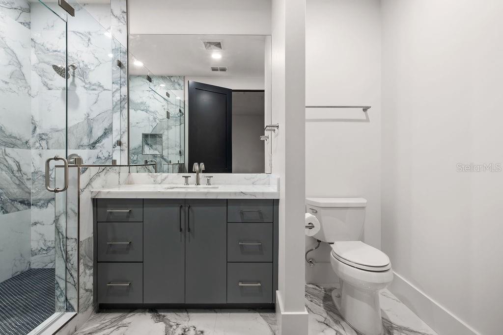 O6370294 Property Photo