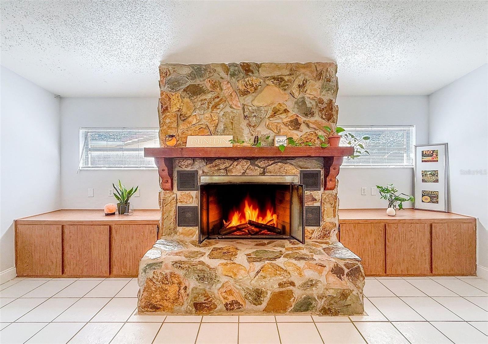 Wood Buring Feild Stone Fire Place