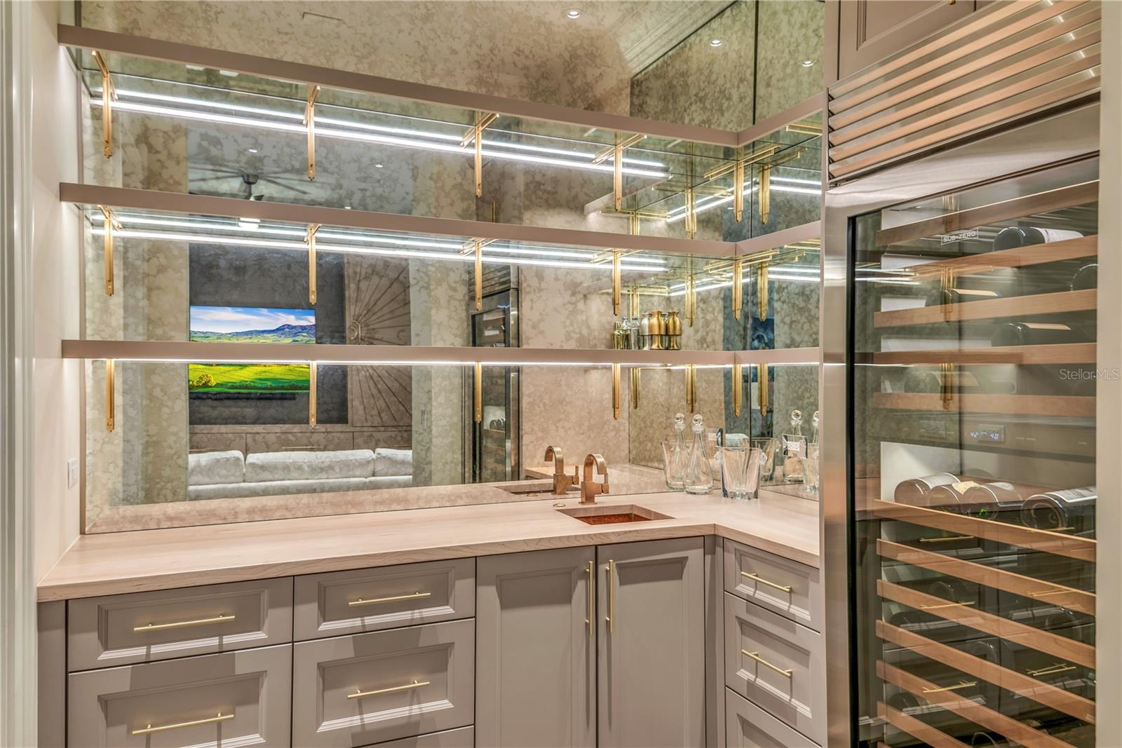 O6370317 Property Photo