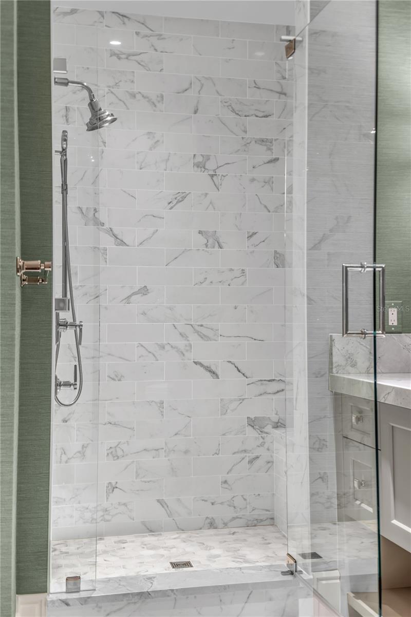 O6370317 Property Photo