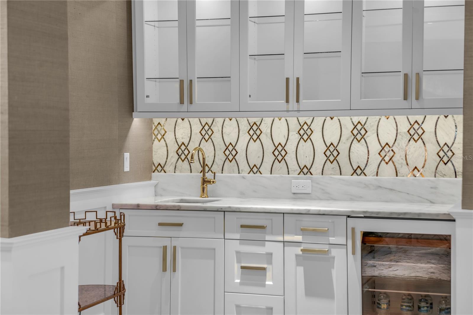 O6370317 Property Photo