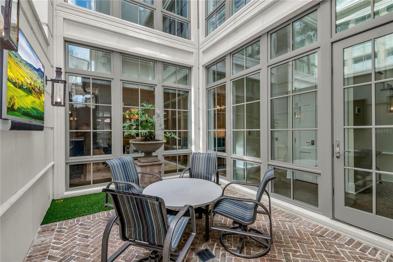 O6370317 Property Photo