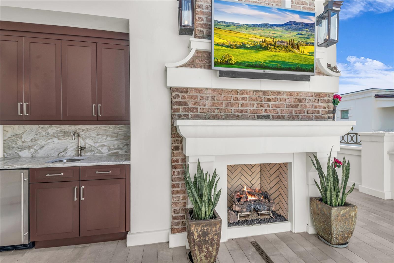 O6370317 Property Photo