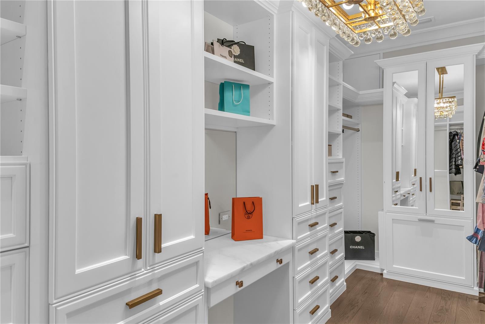 O6370317 Property Photo