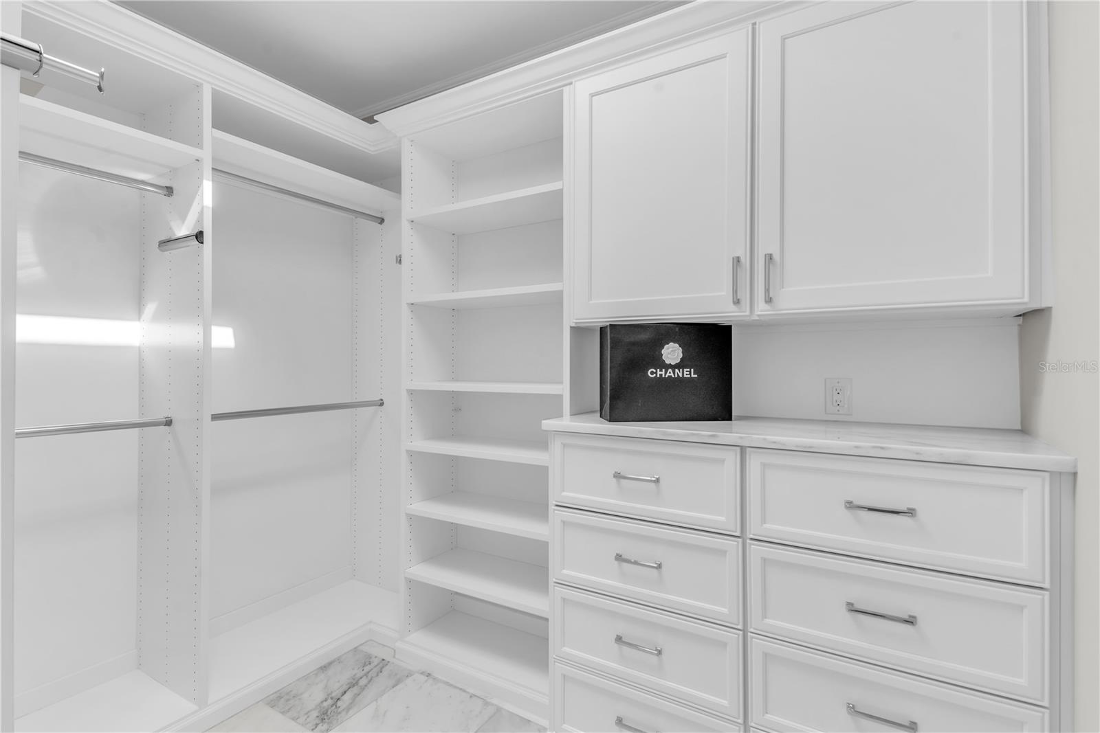 O6370317 Property Photo